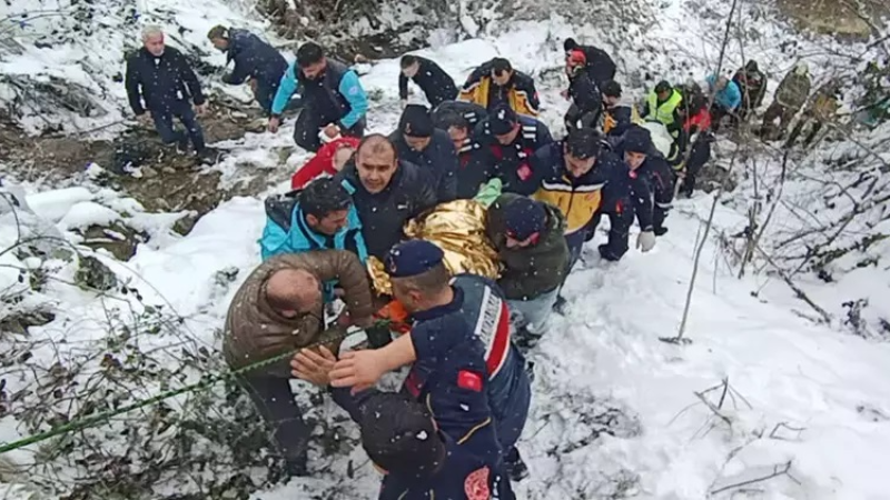 Nöbetten dönen sağlık personelleri ölümden kurtarıldı