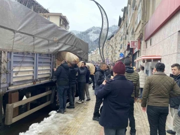 2 yıl önce sel felaketi yaşayan Dereli deprem bölgesine yardım için &quot;Şimdi sıra bizde” dedi
