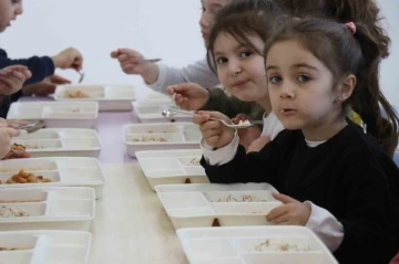 20 bin öğrenciye ücretsiz yemek veriliyor
