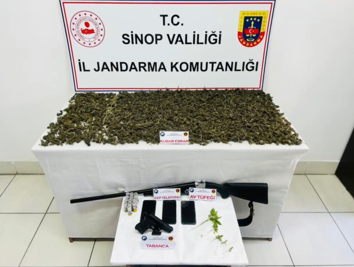 Sinop’ta bin 689 gram kubar esrar maddesi ele geçirildi
