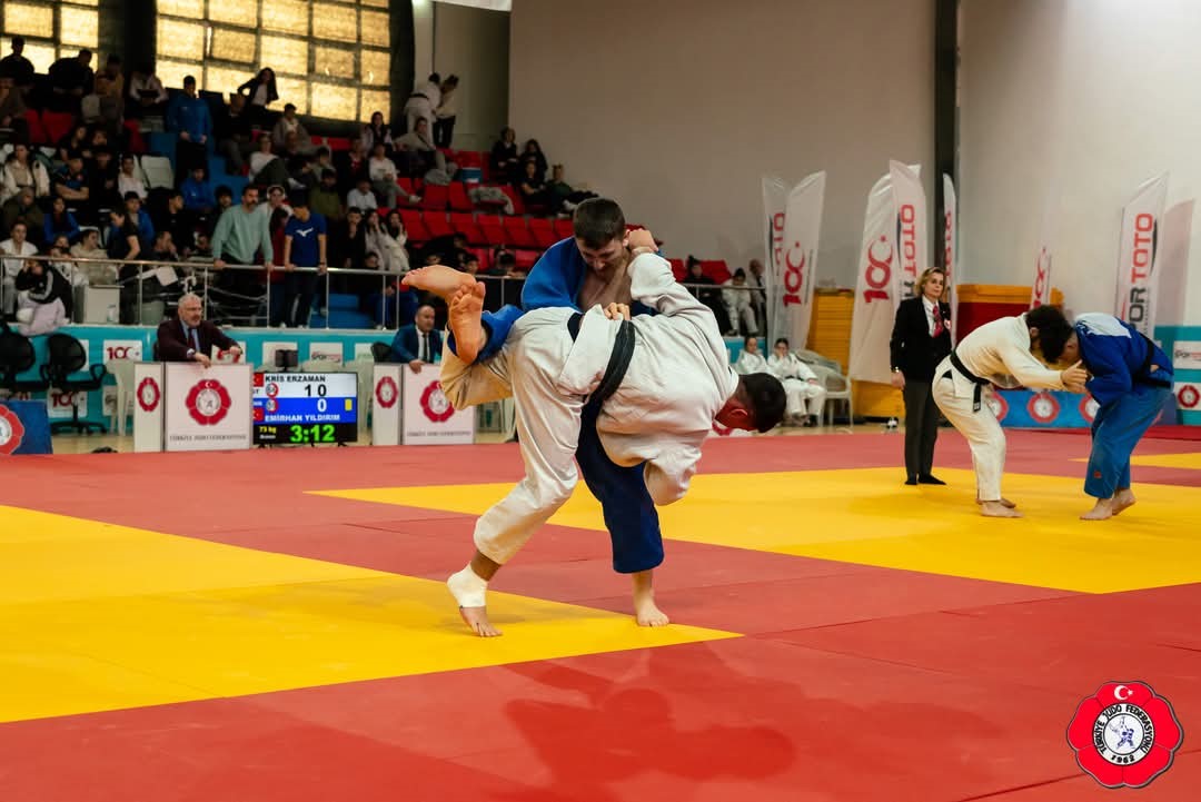 Emin Levent Yelkenci Türkiye şampiyonu
