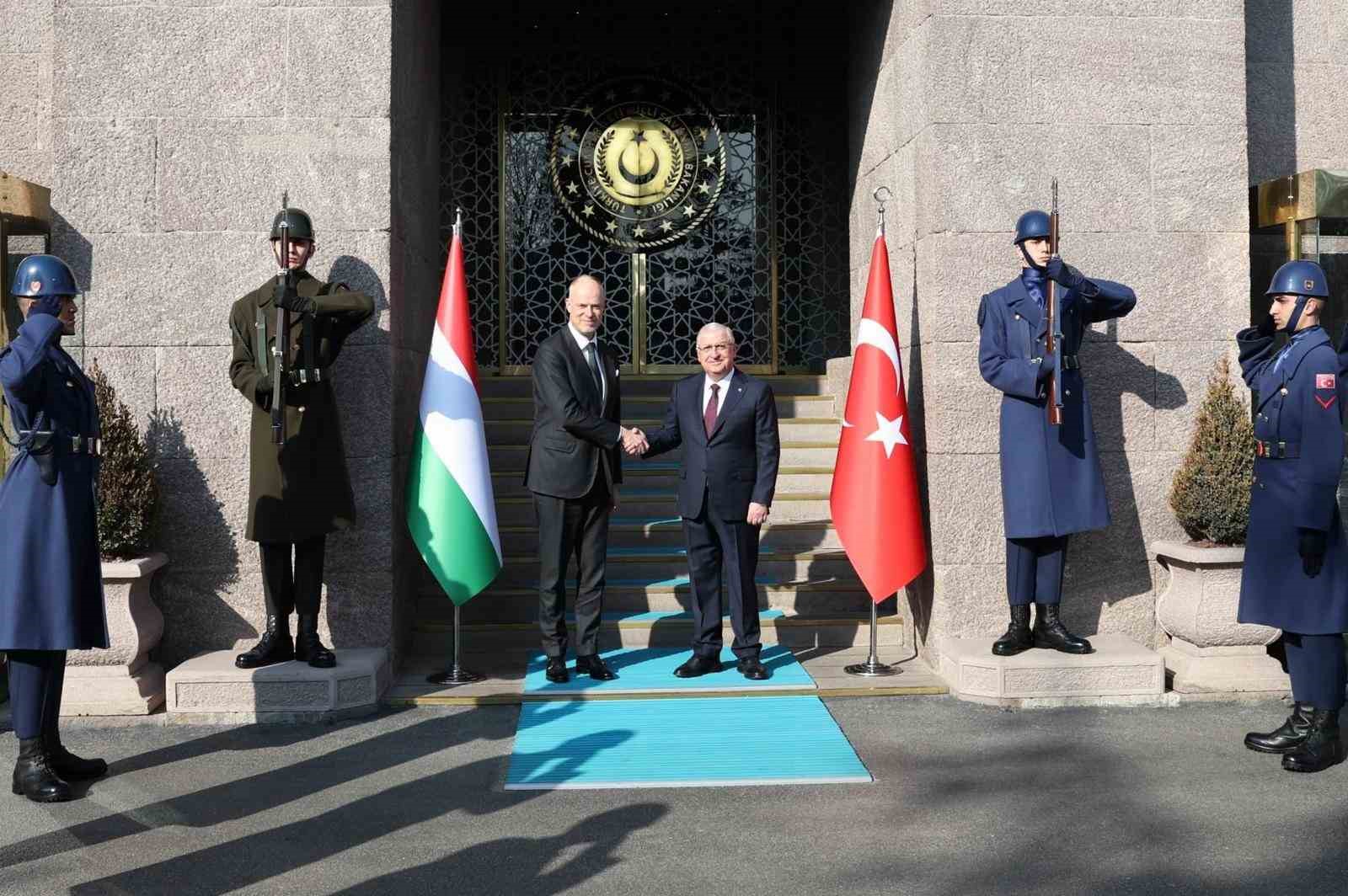 Milli Savunma Bakanı Güler Macar mevkidaşı Bobrovniczky ile görüştü