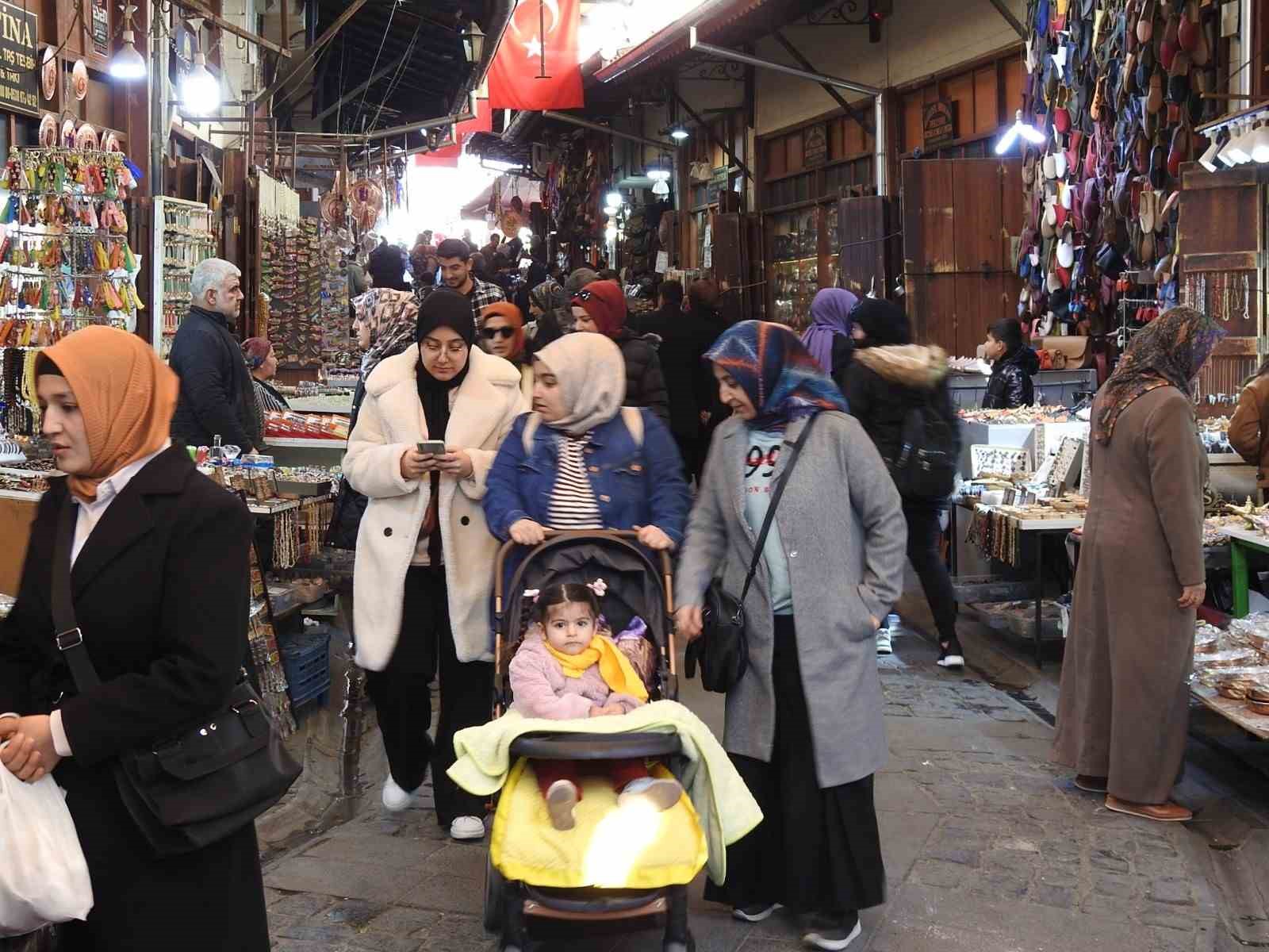 Yarıyıl tatilinde yerli turistler Gaziantep’e akın etti
