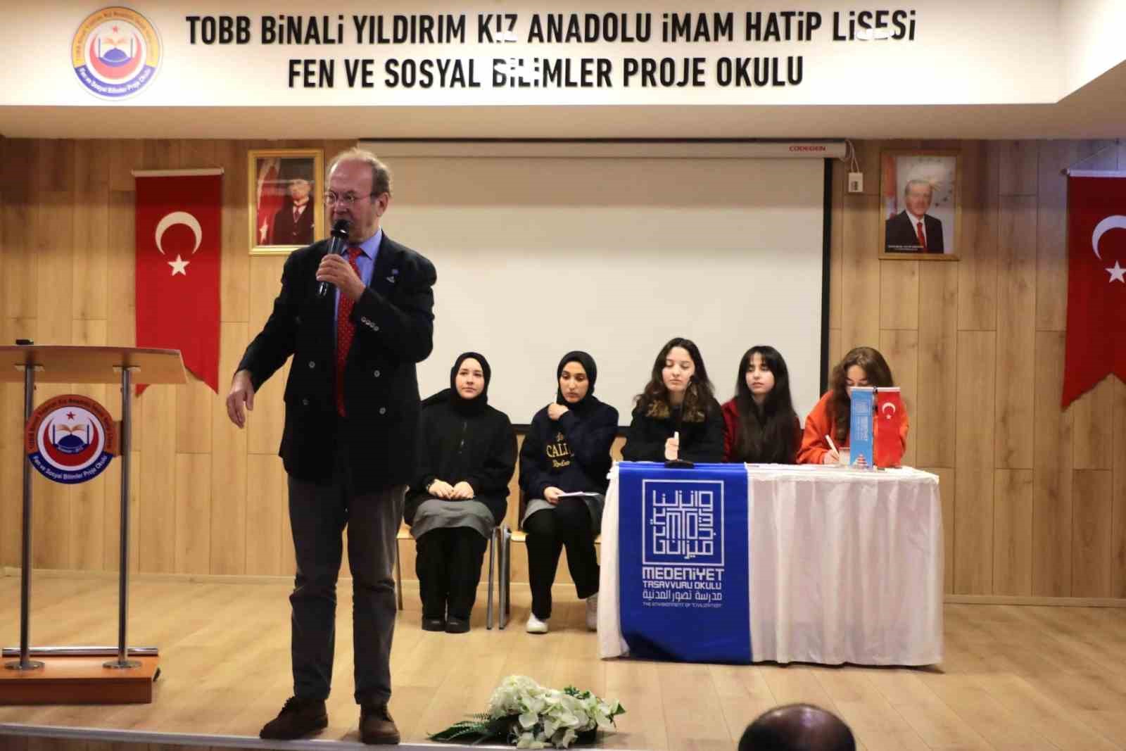 Yusuf Kaplan Erzincan’da öğrencilerle buluştu
