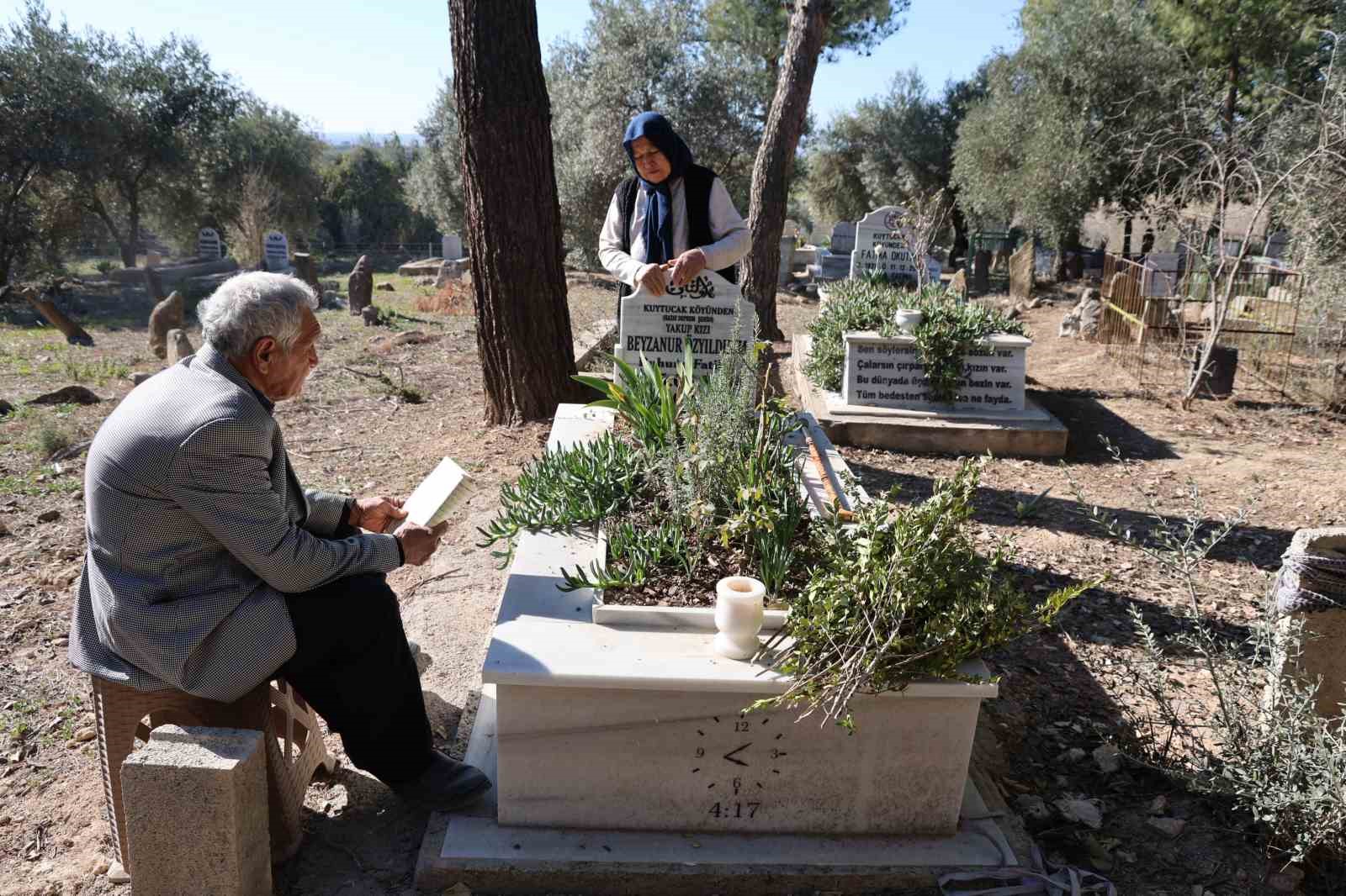 Depremde öğretmen kızını kaybeden acılı baba: "Kızım kalk ben geldim"
