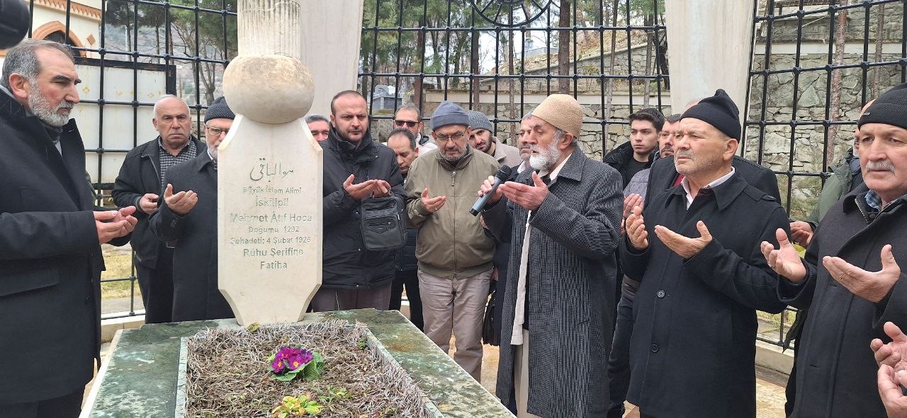 İskilipli Atıf Hoca kabri başında dualarla anıldı
