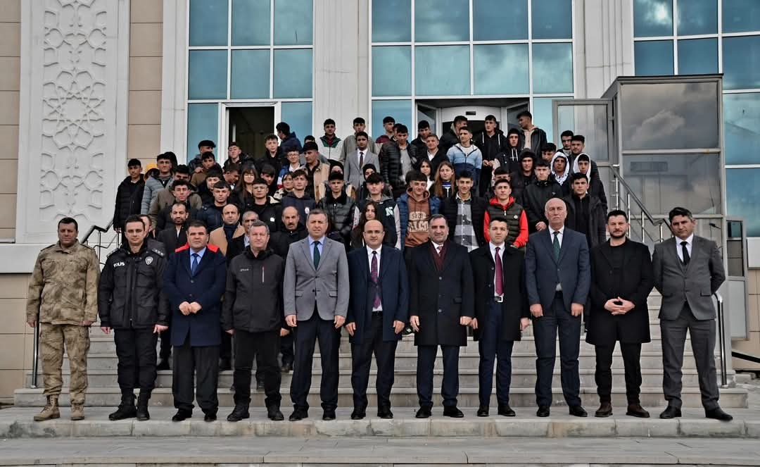 Şenkaya’da gençlere "Dilimiz Kimliğimizdir" vurgusu
