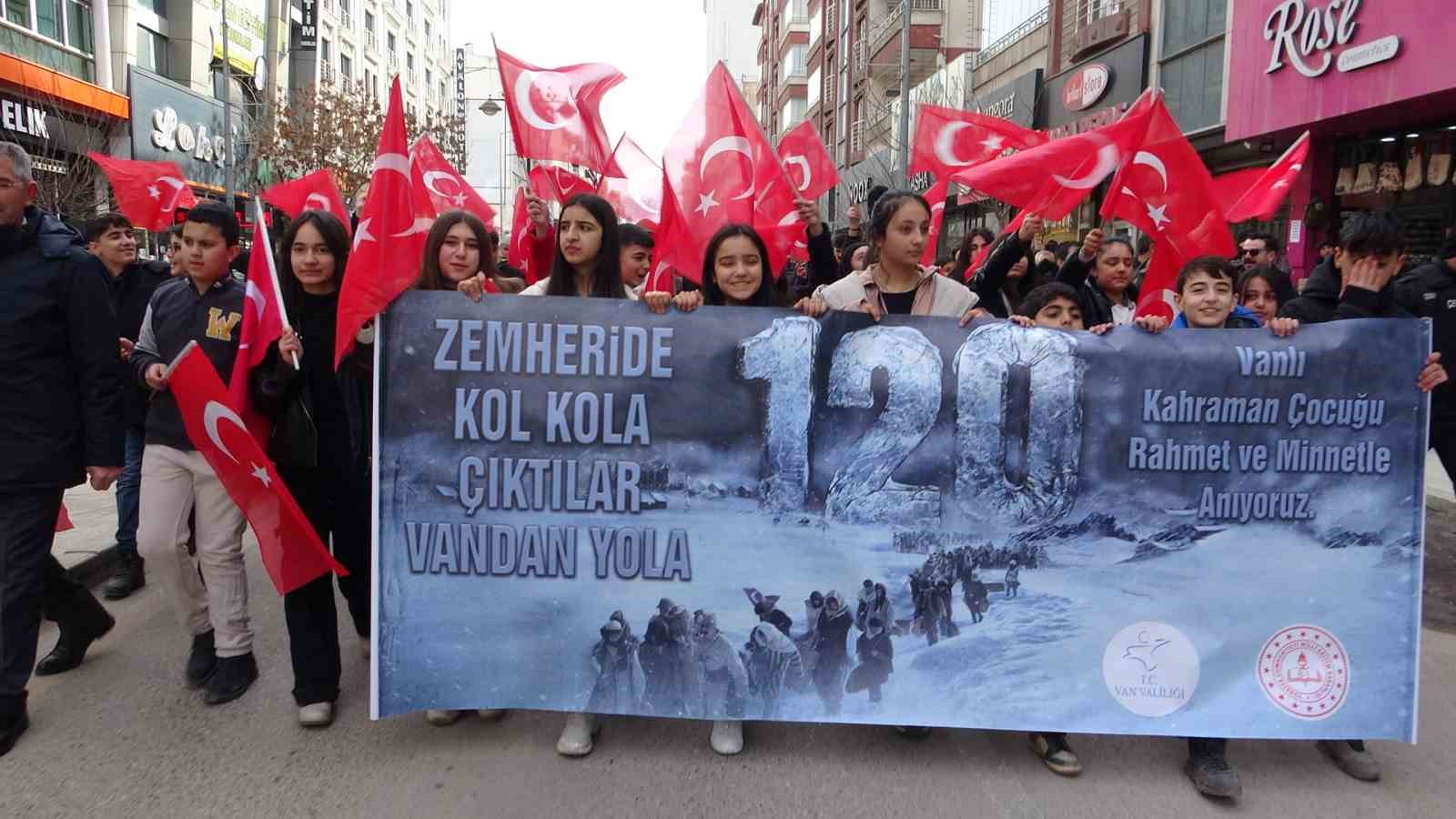 Van’da "120 kahraman çocuk" anısına yürüyüş düzenlendi
