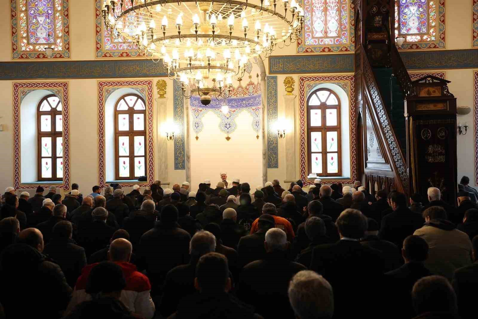 Asrın felaketinde hayatını kaybedenler dualarla anıldı
