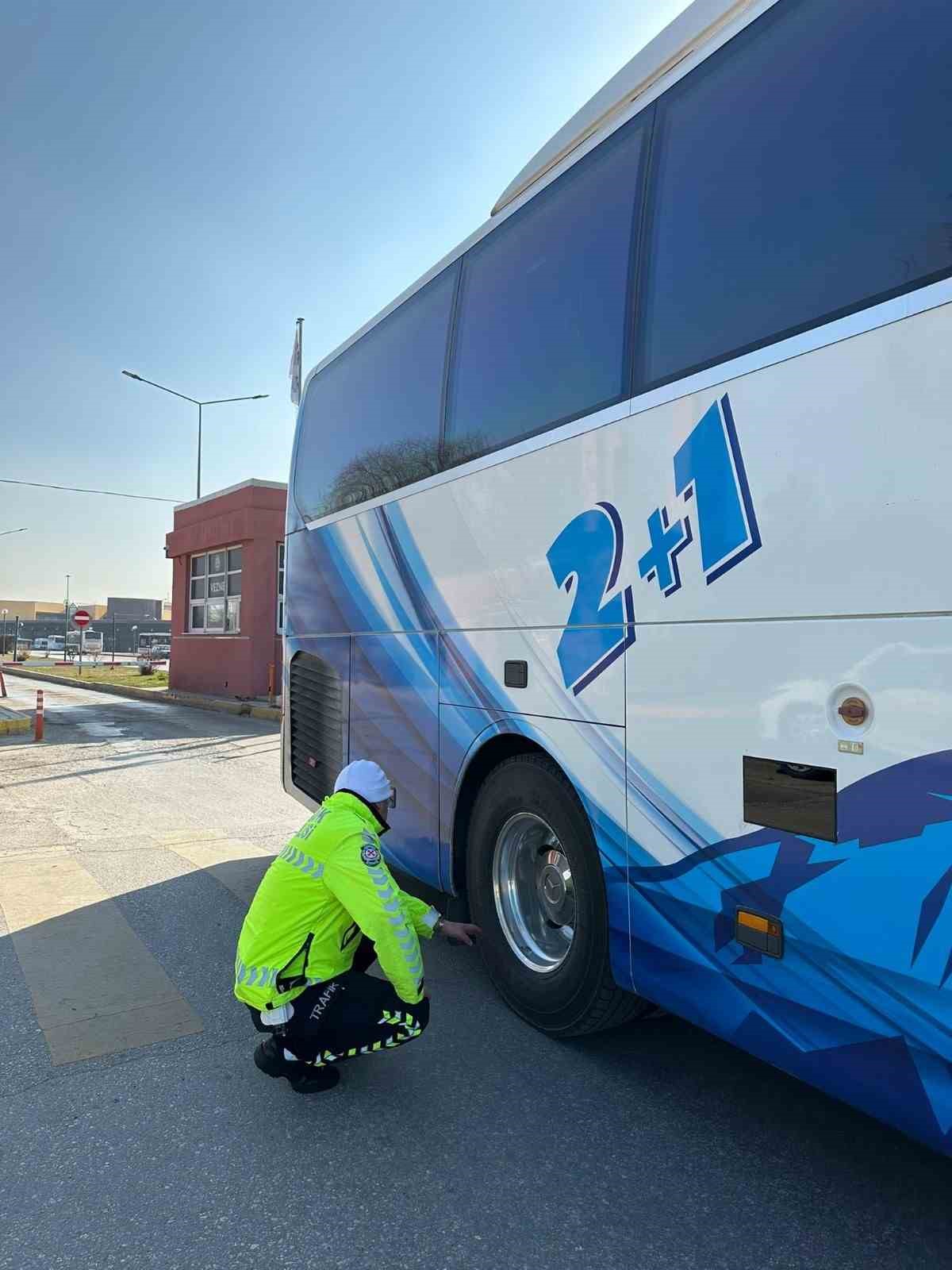 Polis ekiplerince bin 816 otobüs ve şoförü kontrol edildi
