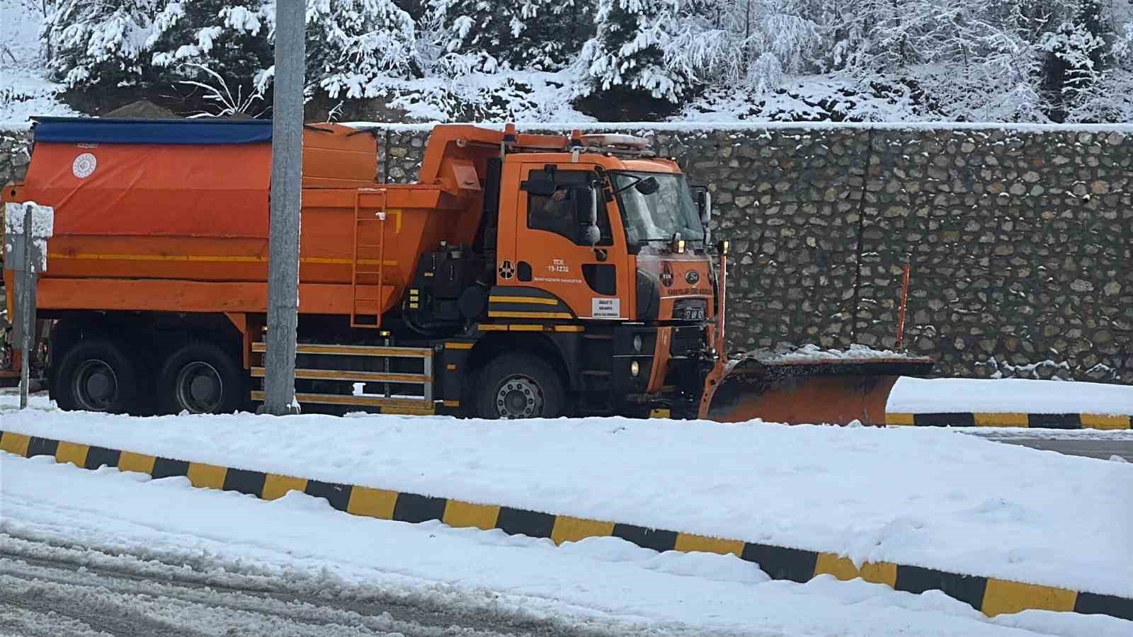 Bartın’da kar 5 köy yolunu ulaşıma kapattı
