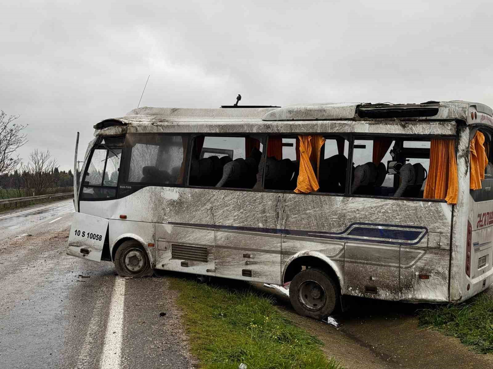 Balıkesir’deki servis kazasında yaralı sayısı 18’e çıktı
