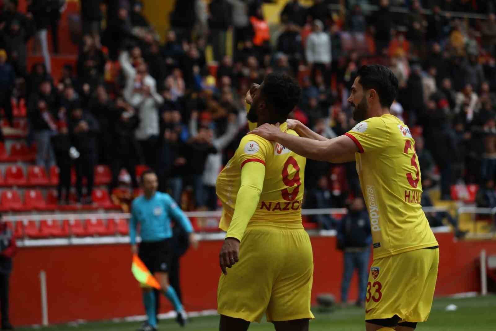 Duckens Nazon’dan 2 gol
