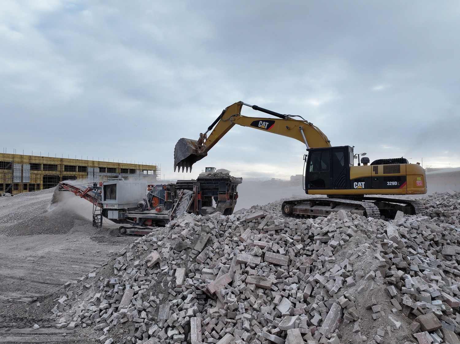 Karatay’da parke, bordür taşları ve beton atıkları geri dönüştürülüyor
