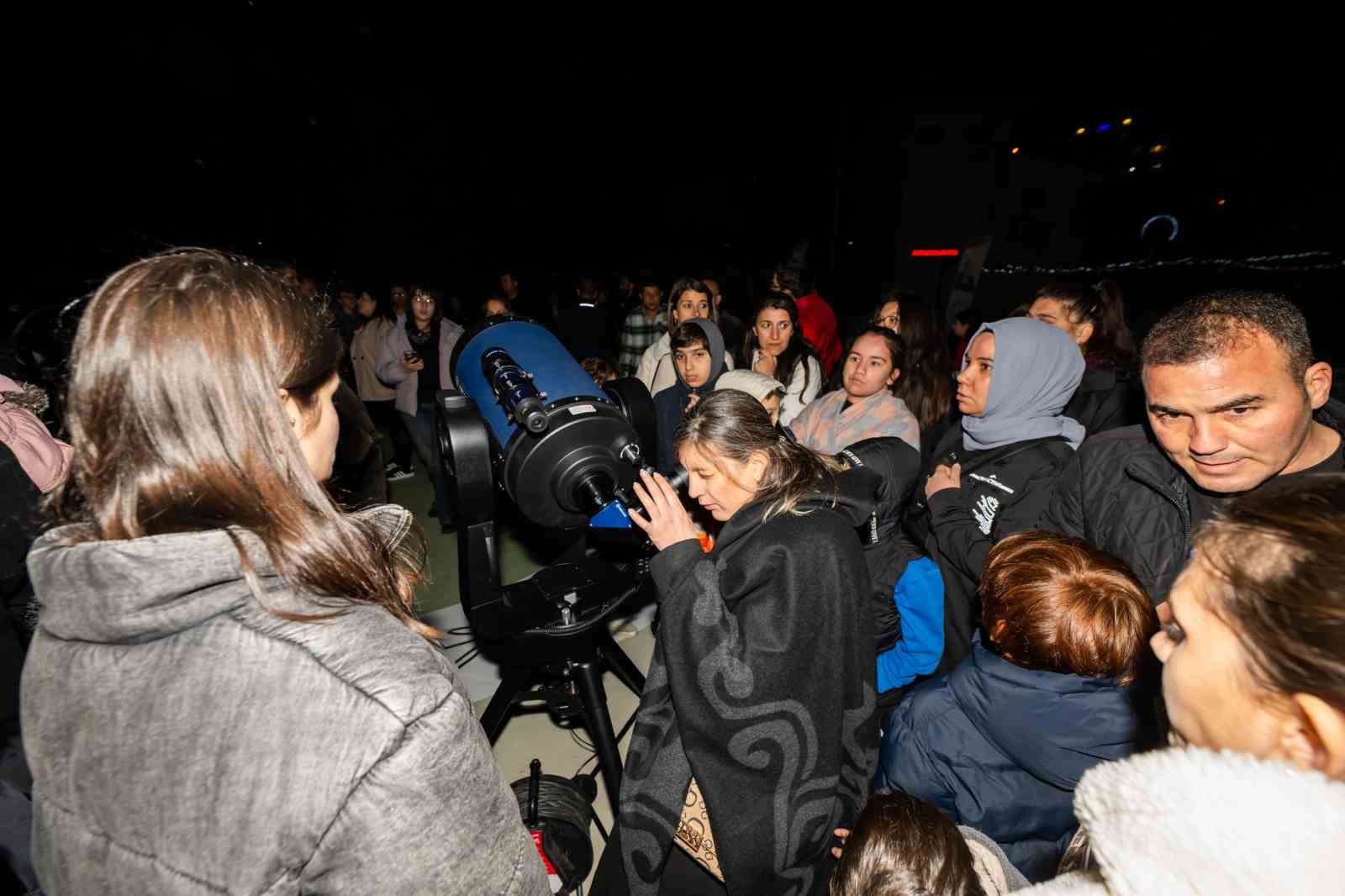 Silifkeliler, ’Gece Gözlem Etkinliği’nde gezegenleri izledi
