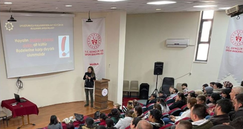 Muğla’da öğrencilere ’uyuşturucuyla mücadele’ semineri
