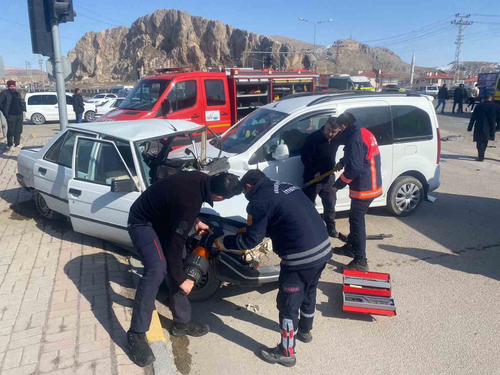 Van’da trafik kazası: 3 yaralı
