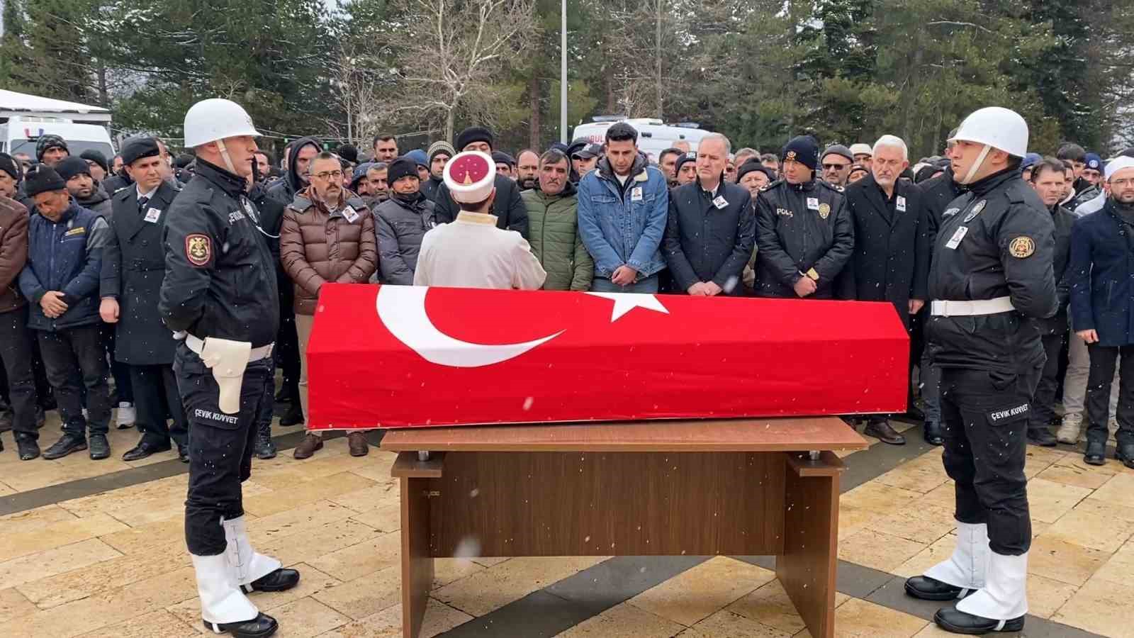 Motosiklet kazasında hayatını kaybeden polis Bursa’da toprağa verildi
