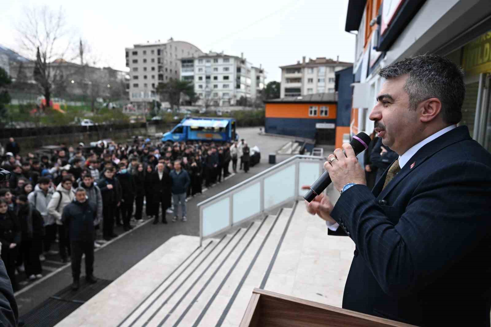 Başkan Yılmaz mesaisine öğrenciler ile başladı
