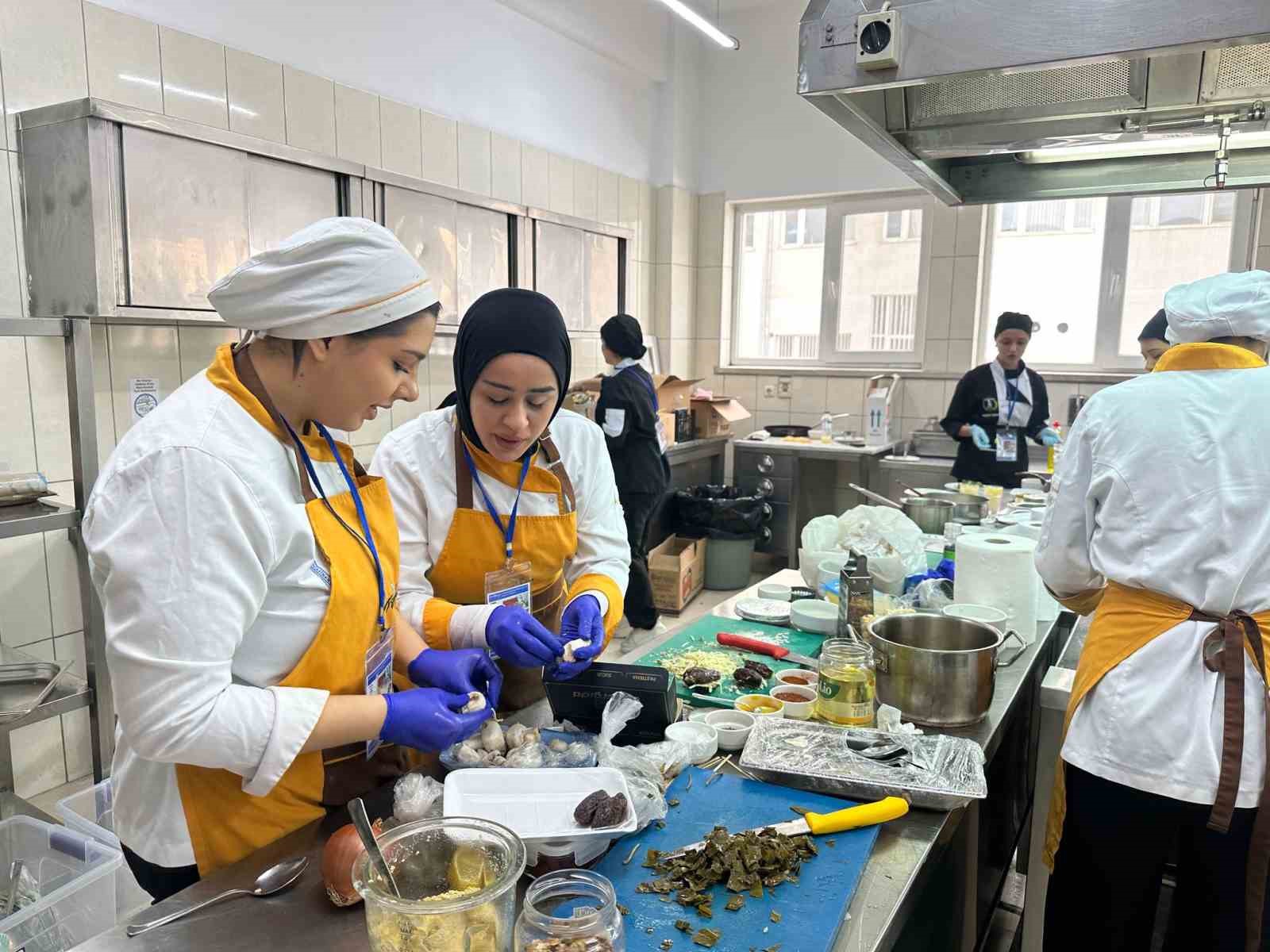 Öğrenciler en iyi yemeği yapmak için yarıştı
