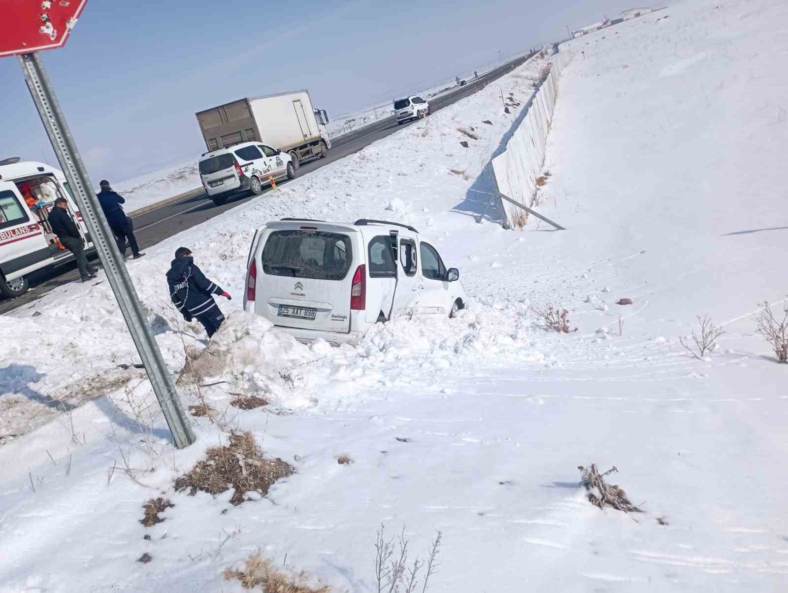 Kars’ta otomobil ile ticari araç çarpıştı: 9 yaralı
