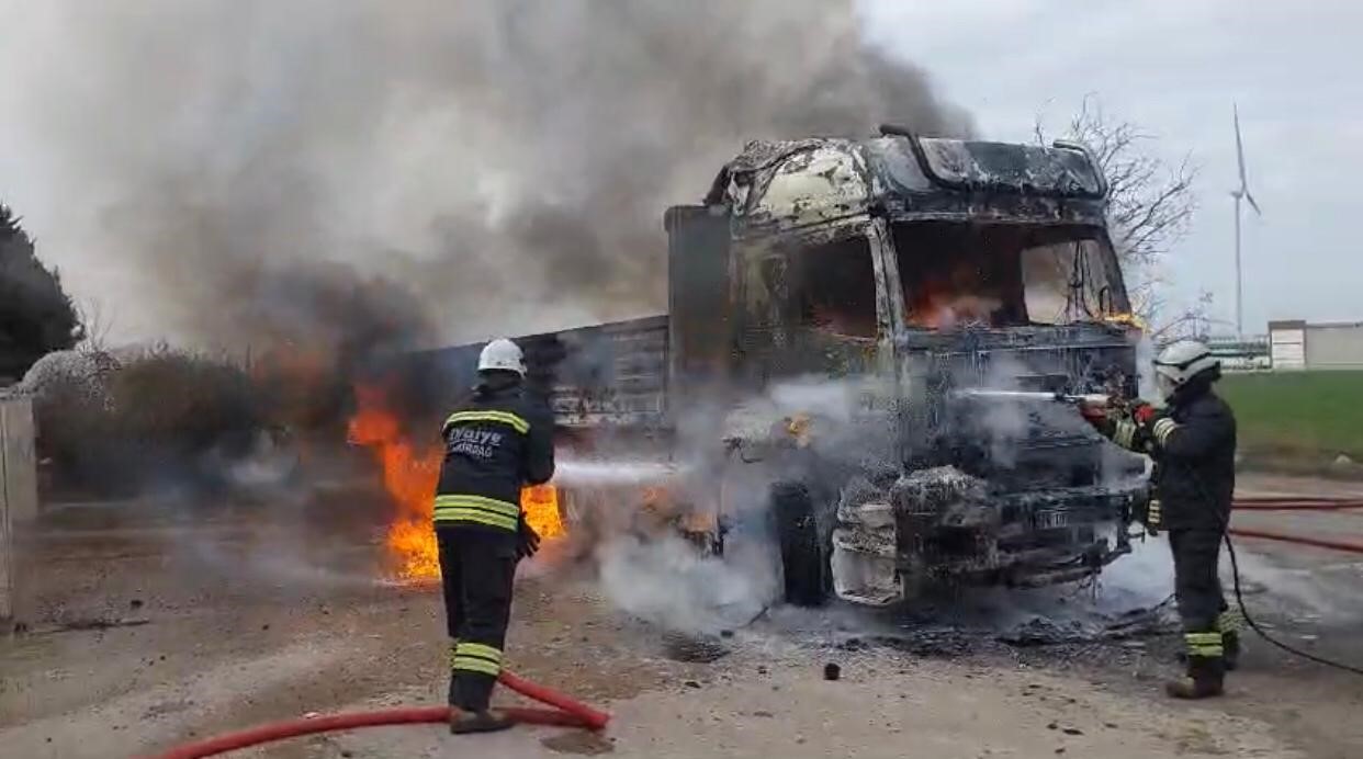 Tekirdağ’da TIR alev topuna döndü