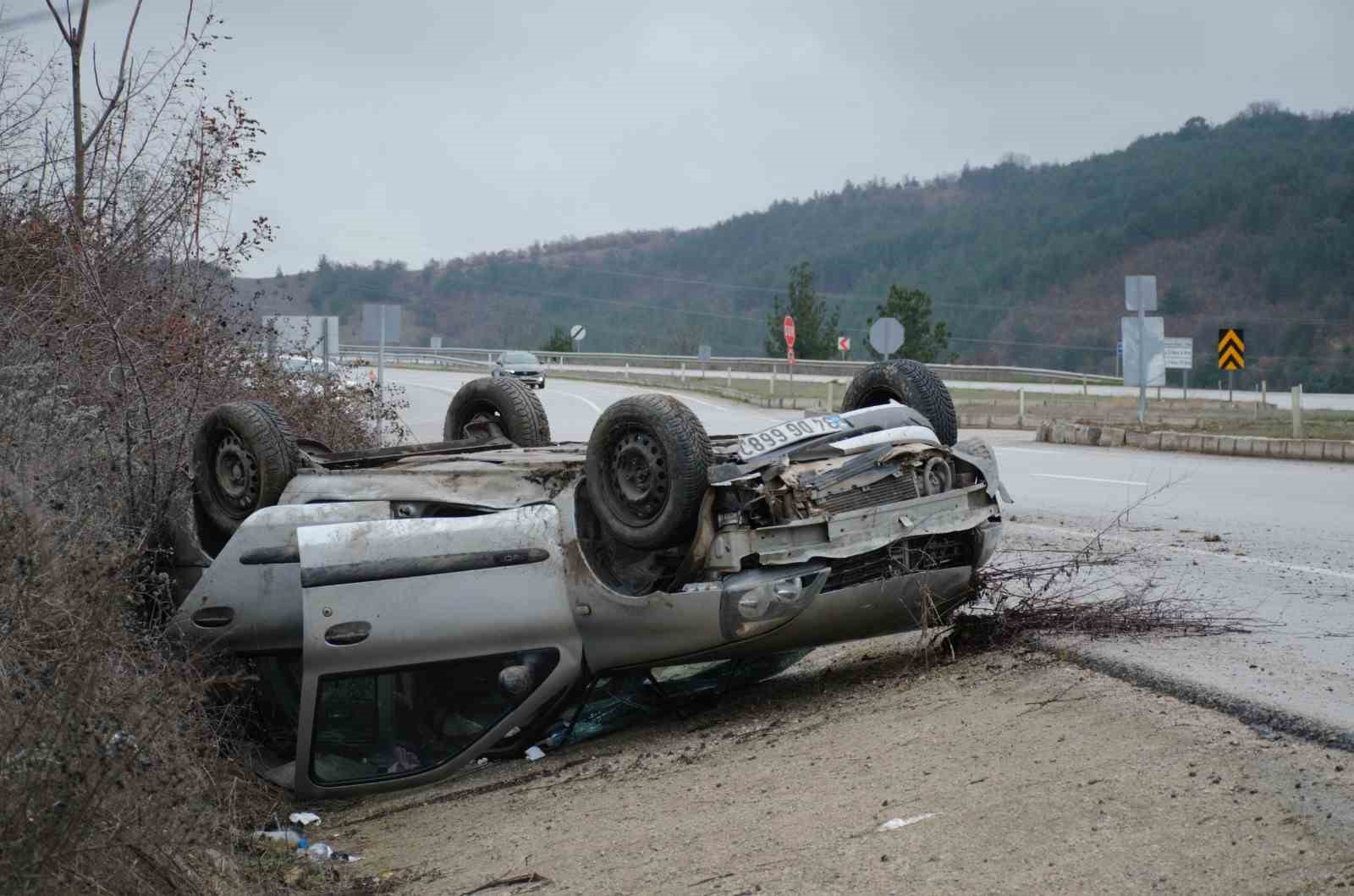 Amasya’da otomobil takla attı: 1’i ağır 3 yaralı
