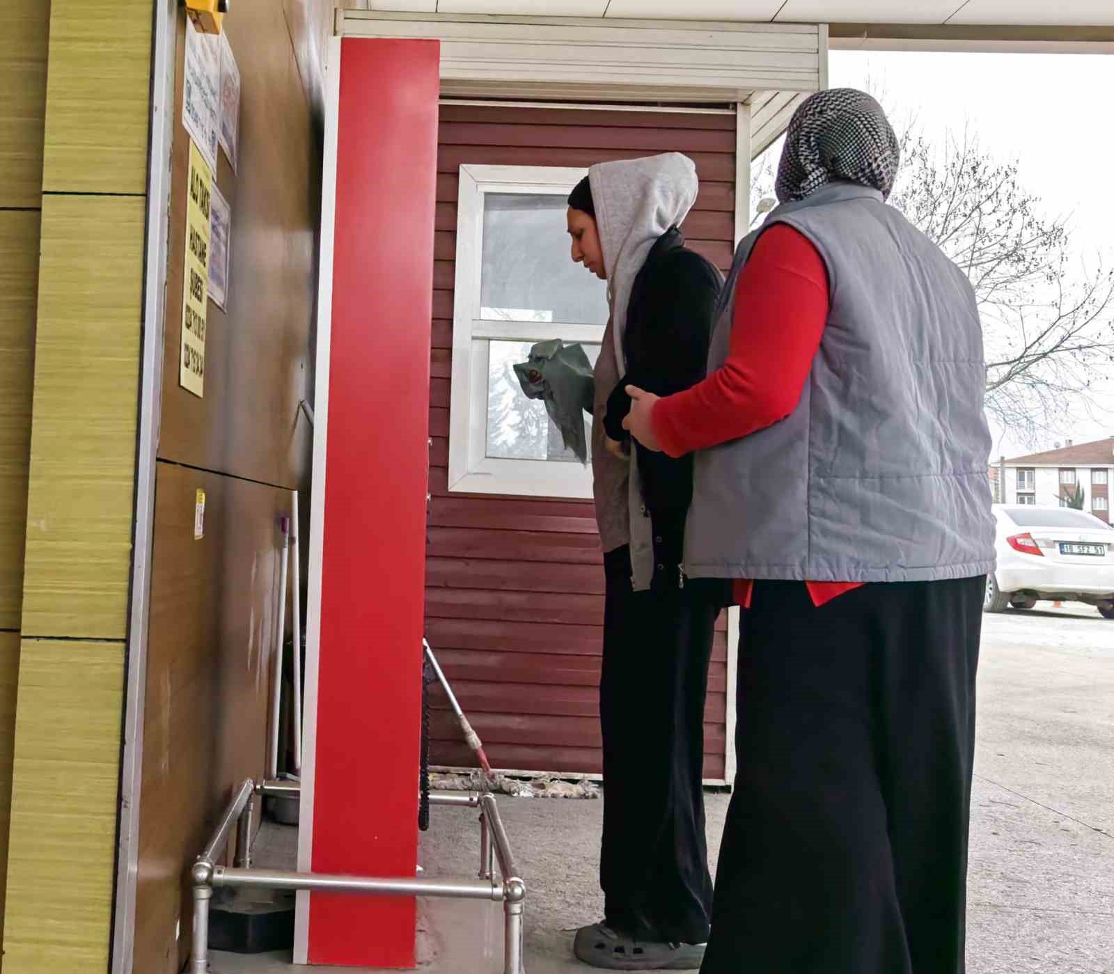 Elini makineye kaptıran işçi yaralandı