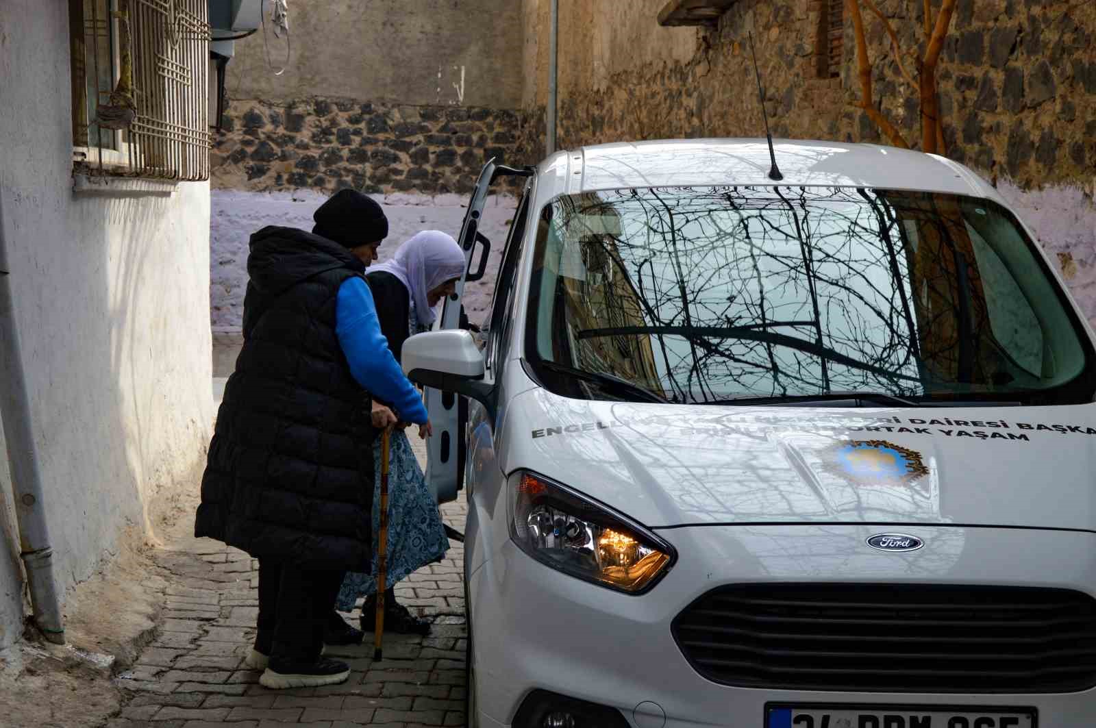 Diyarbakır’da kanser hastalarına "sosyal taksi" desteği
