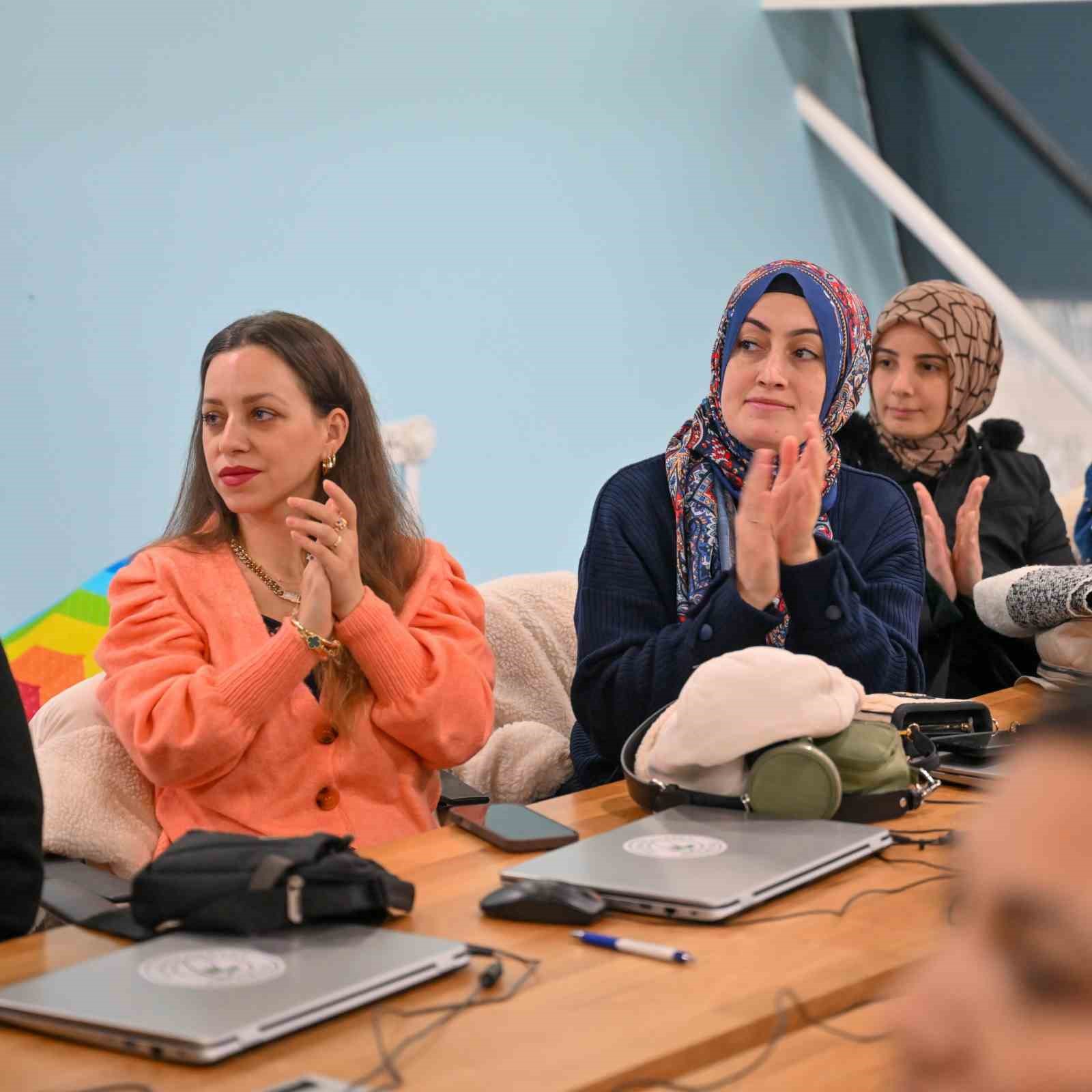 Gaziosmanpaşa’da "Annelere Teknoloji Eğitimi" sertifikası verildi
