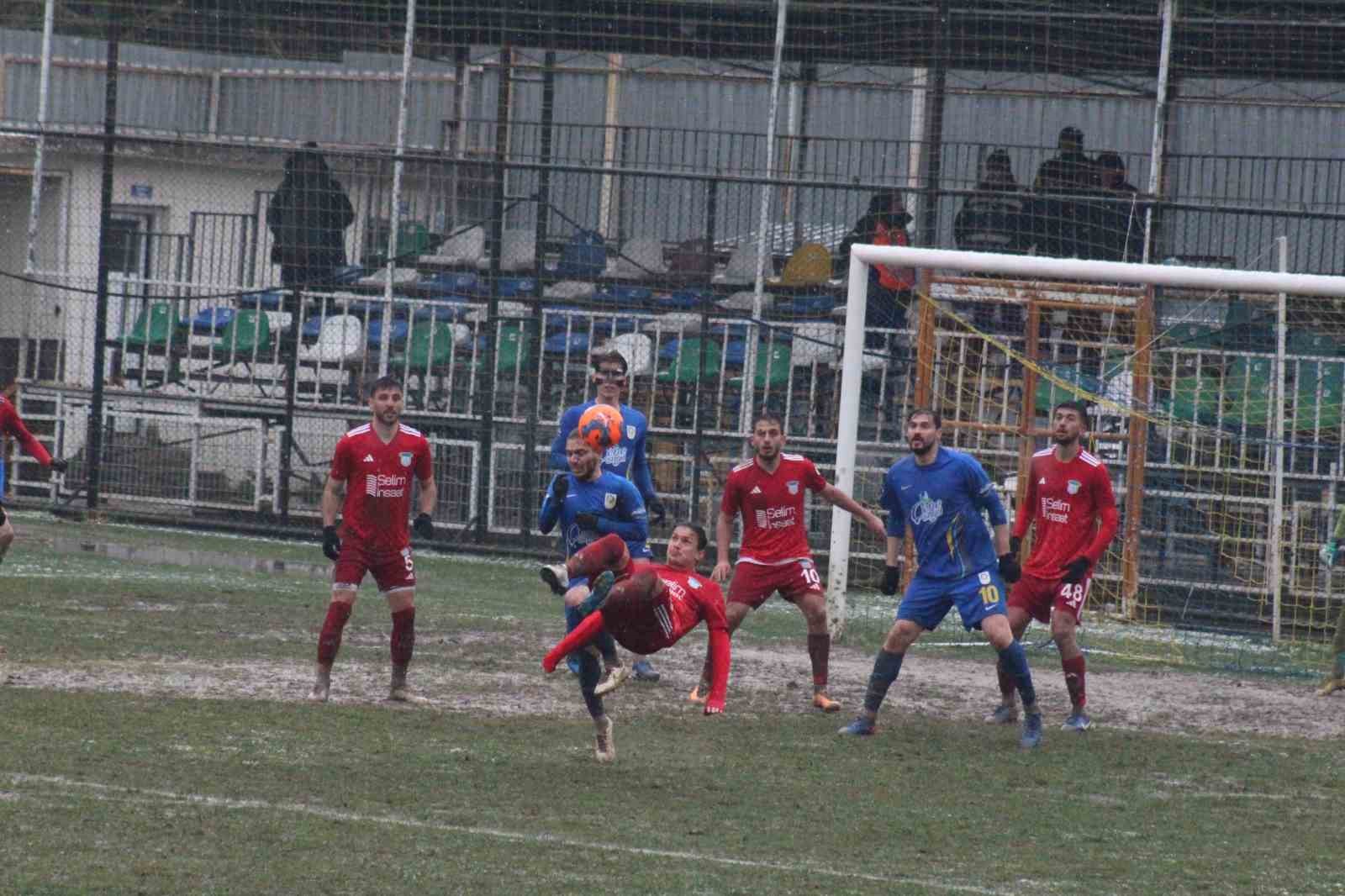 TFF 2. Lig: Belediye Derincespor: 1 - Arnavutköy Belediyesi: 1
