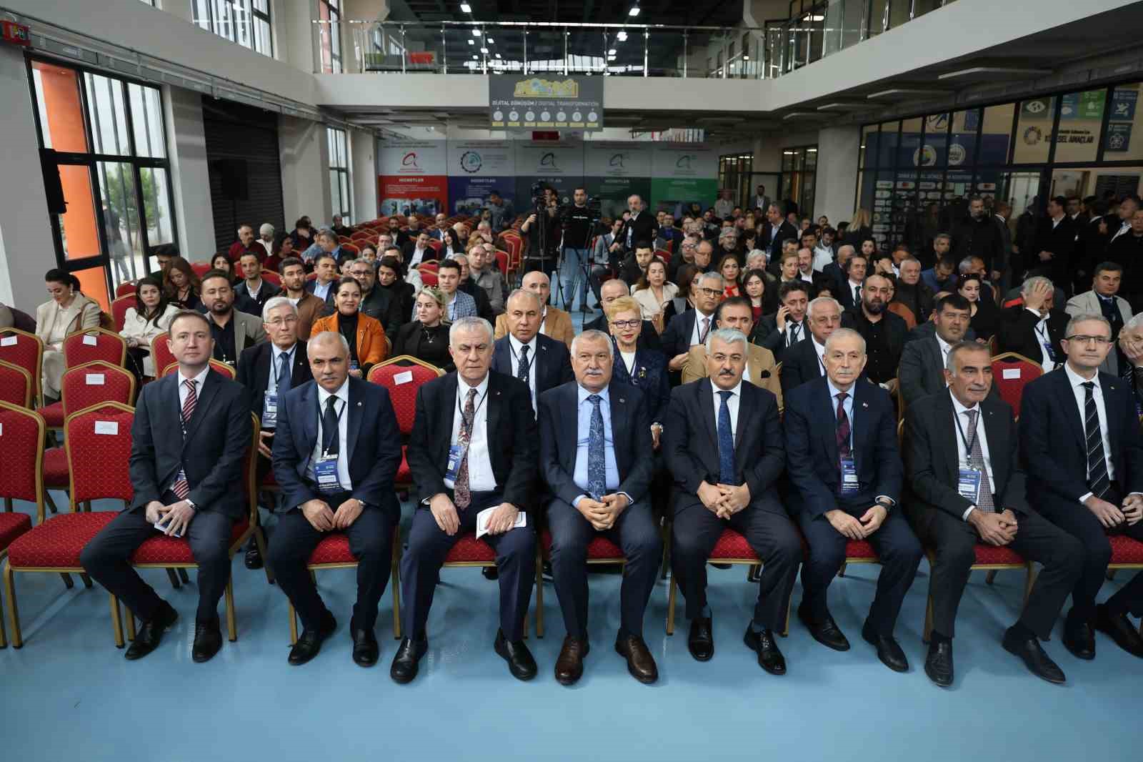 Adana’da ’Dijital Dönüşüm Konferansı’ düzenlendi
