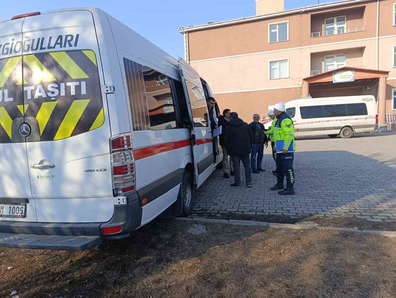 Akyaka’da öğrenci servisleri denetlendi
