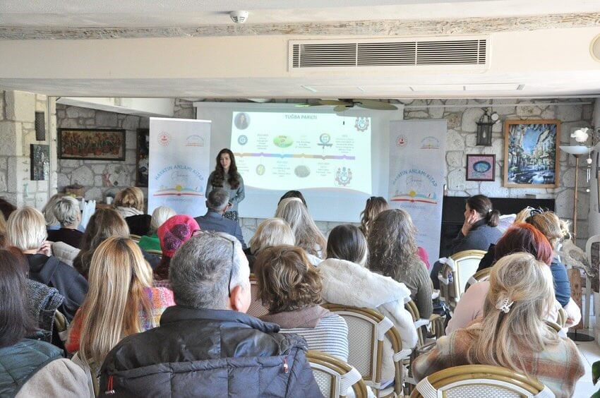 Çeşme’de "Hayatın Anlamı Kitap" projesi kapsamında beslenme söyleşisi
