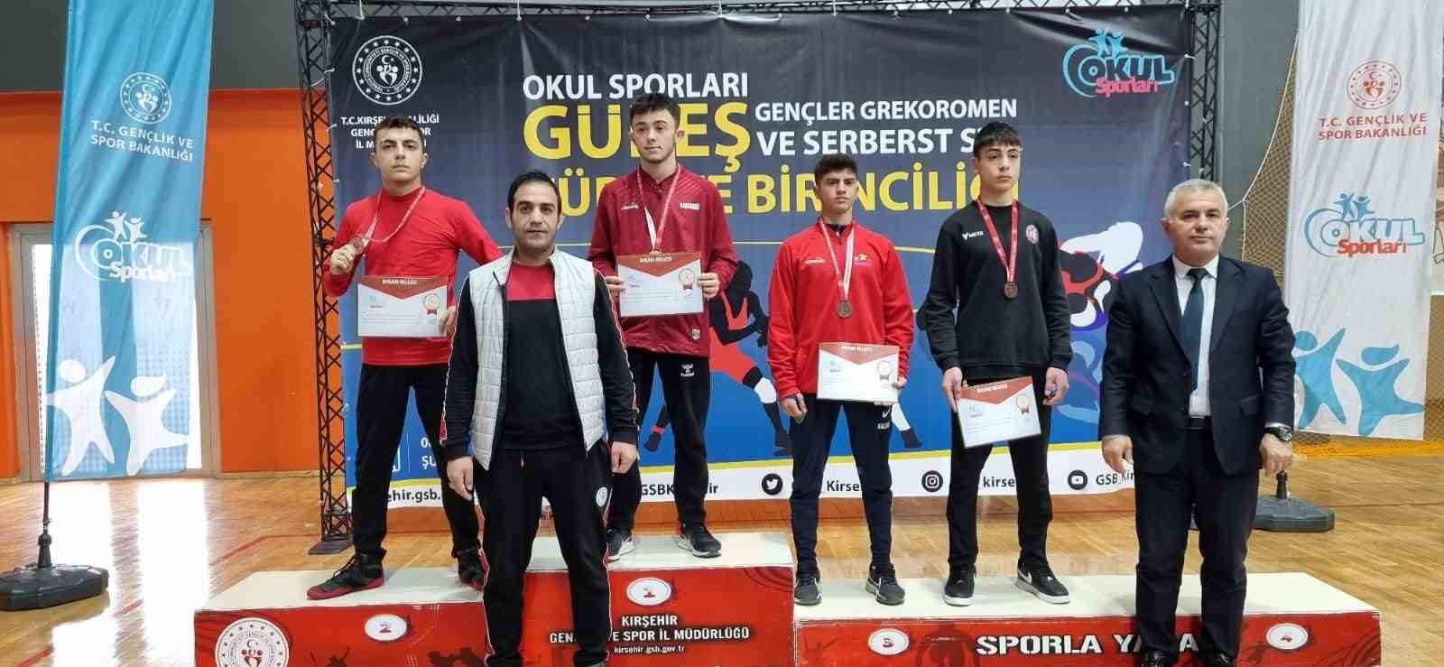 Güreşte Elazığlı sporculardan önemli başarı
