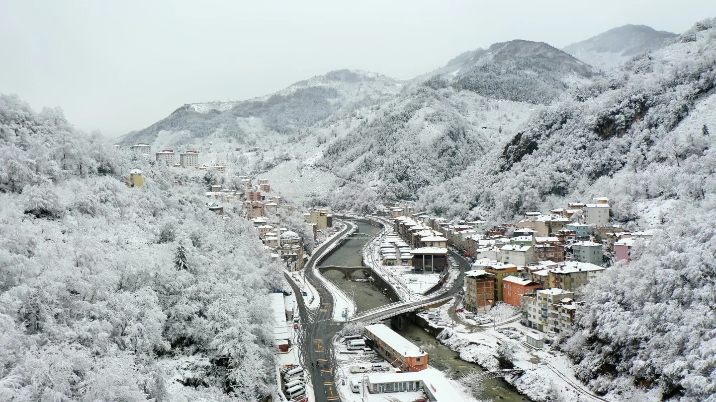 Giresun’un Dereli ilçesinde eğitime kar engeli
