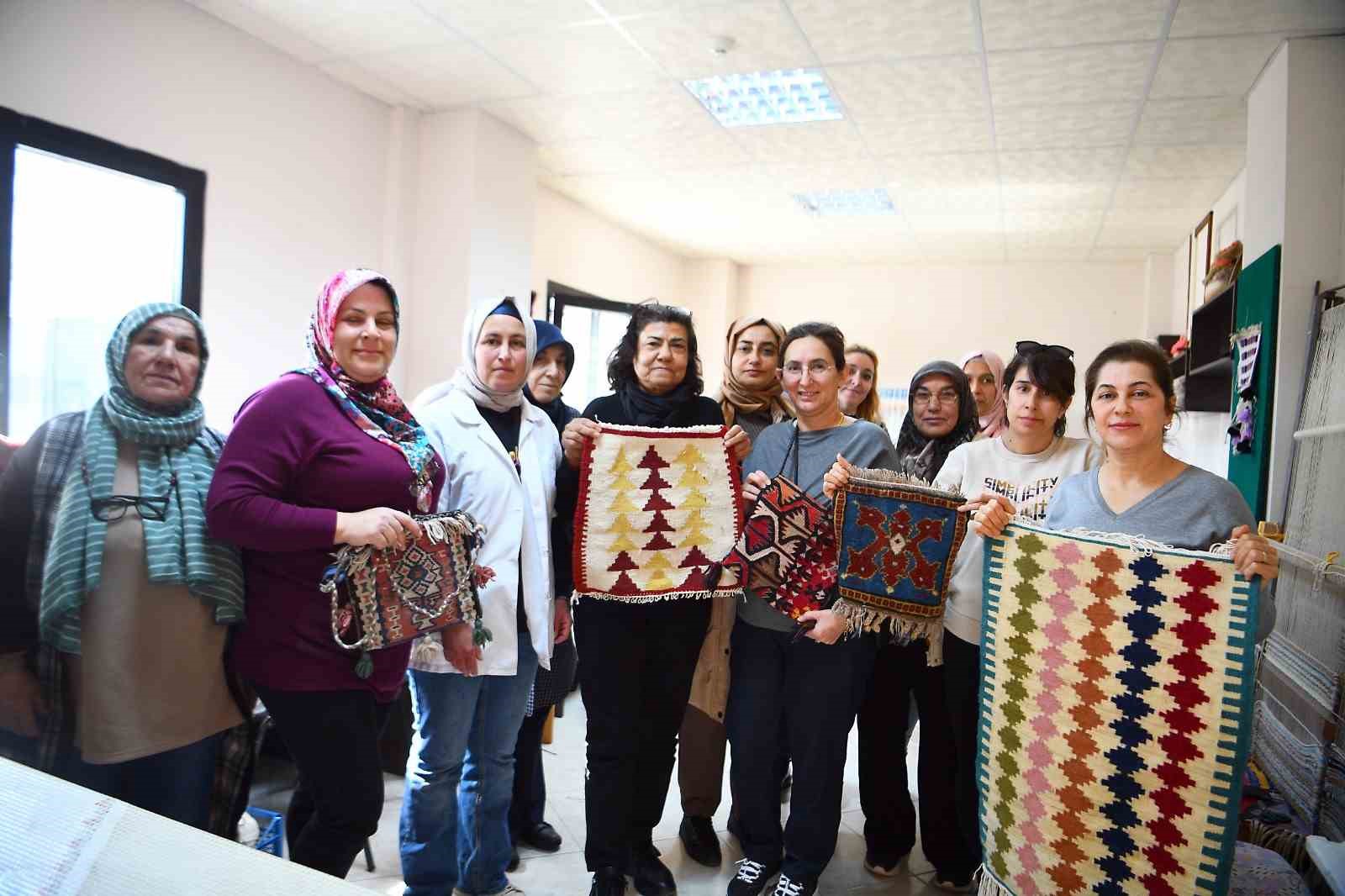 Çukurovalı kadınlara kilim dokuma kursu
