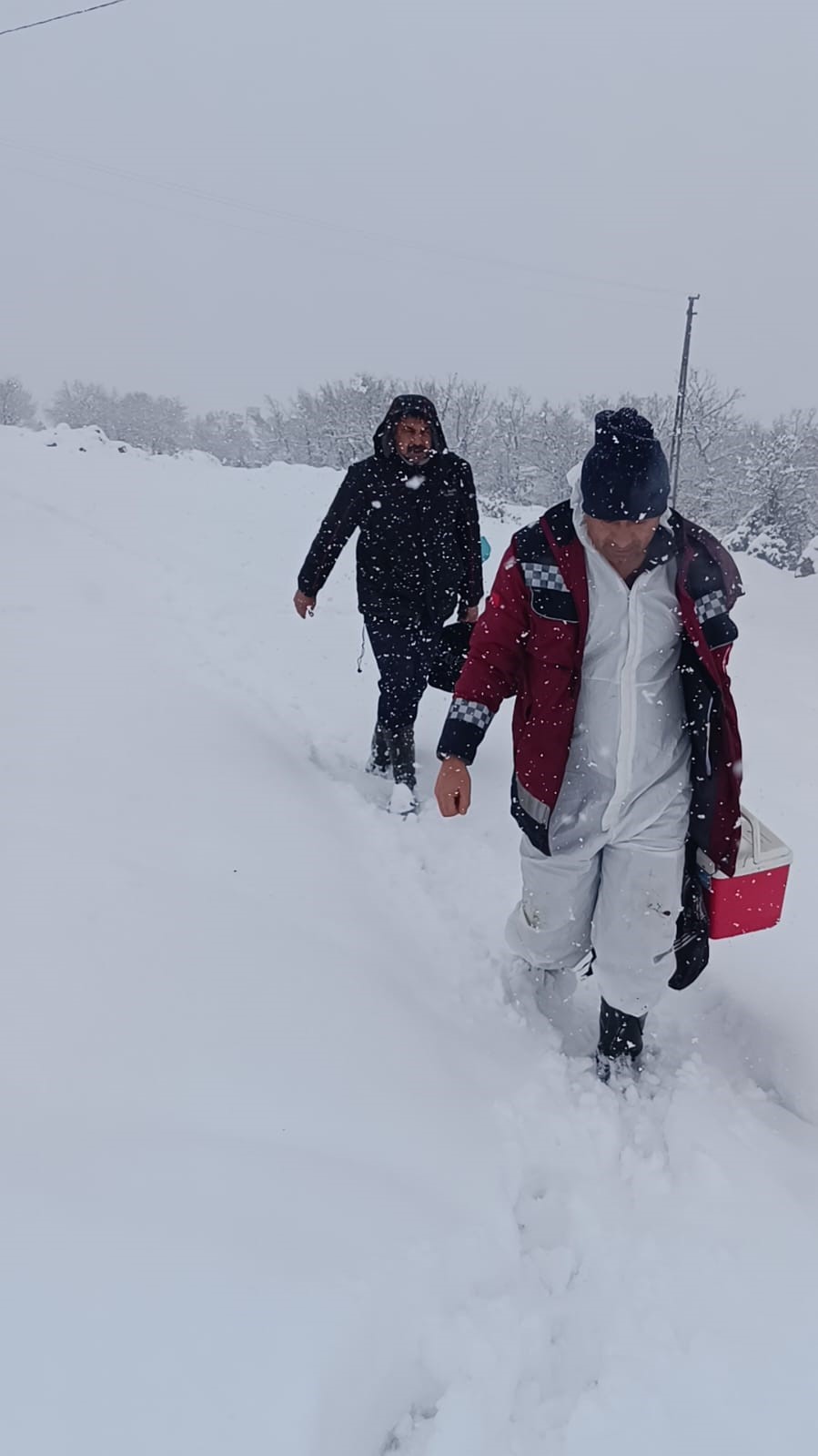 Kapalı yollara rağmen çiftçileri yalnız bırakmıyorlar
