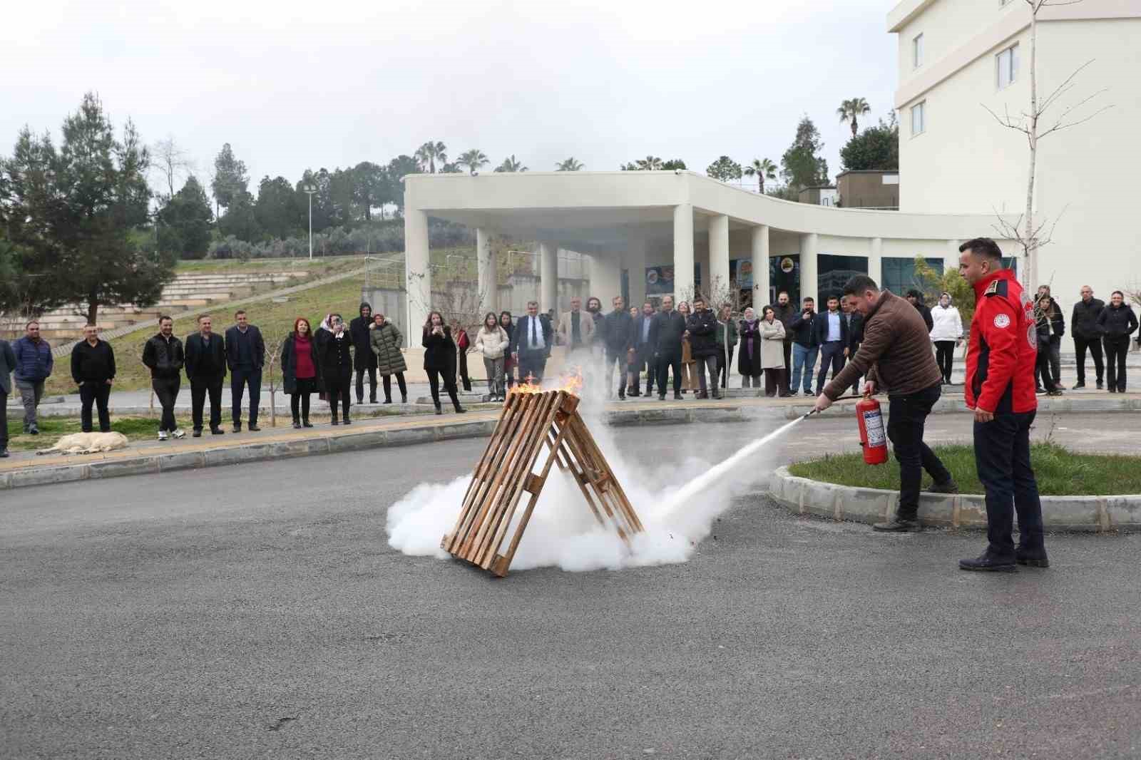 Tarsus’ta üniversitede yangın eğitimi
