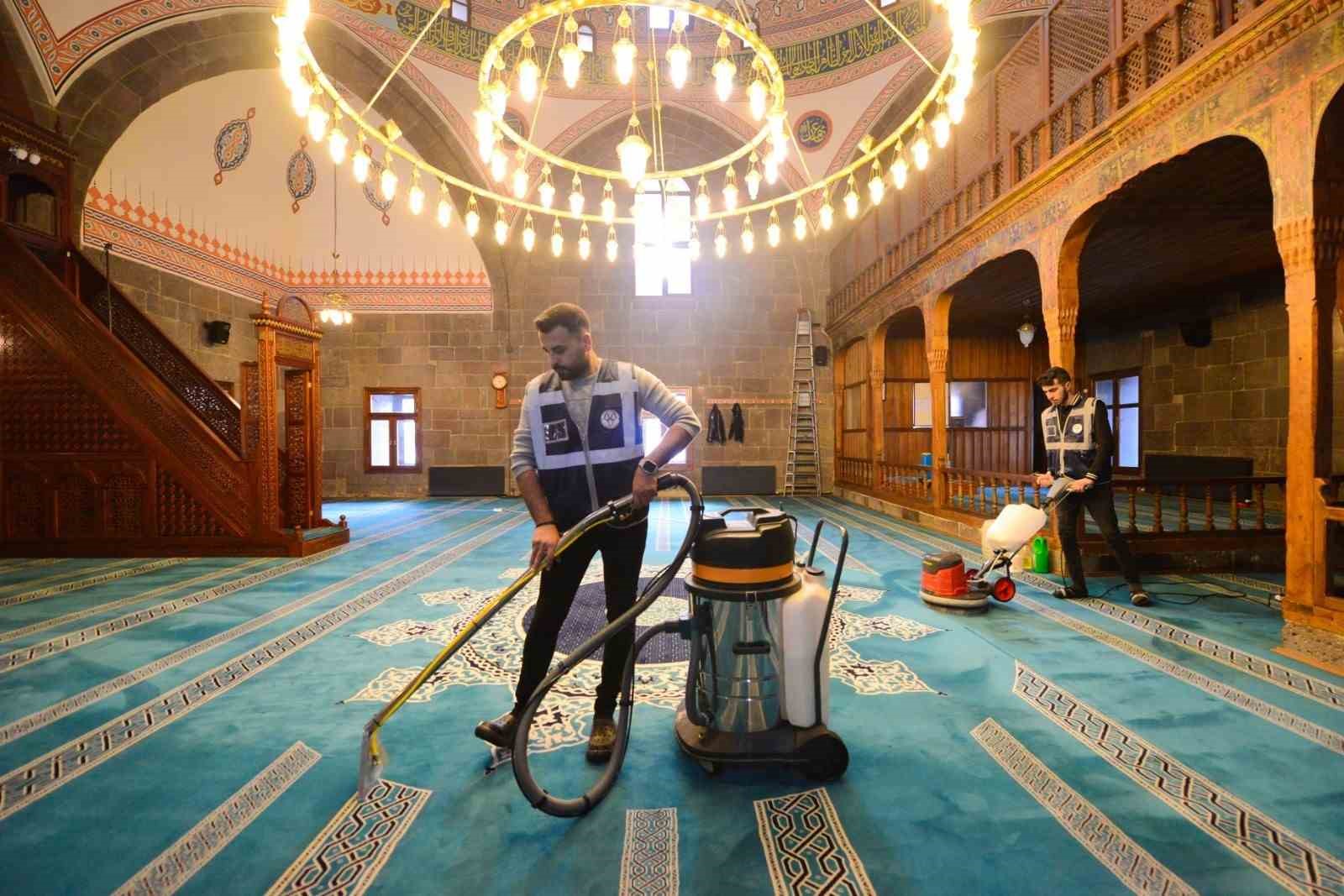 Yakutiye’de Camiler Ramazan’a Hazırlanıyor
