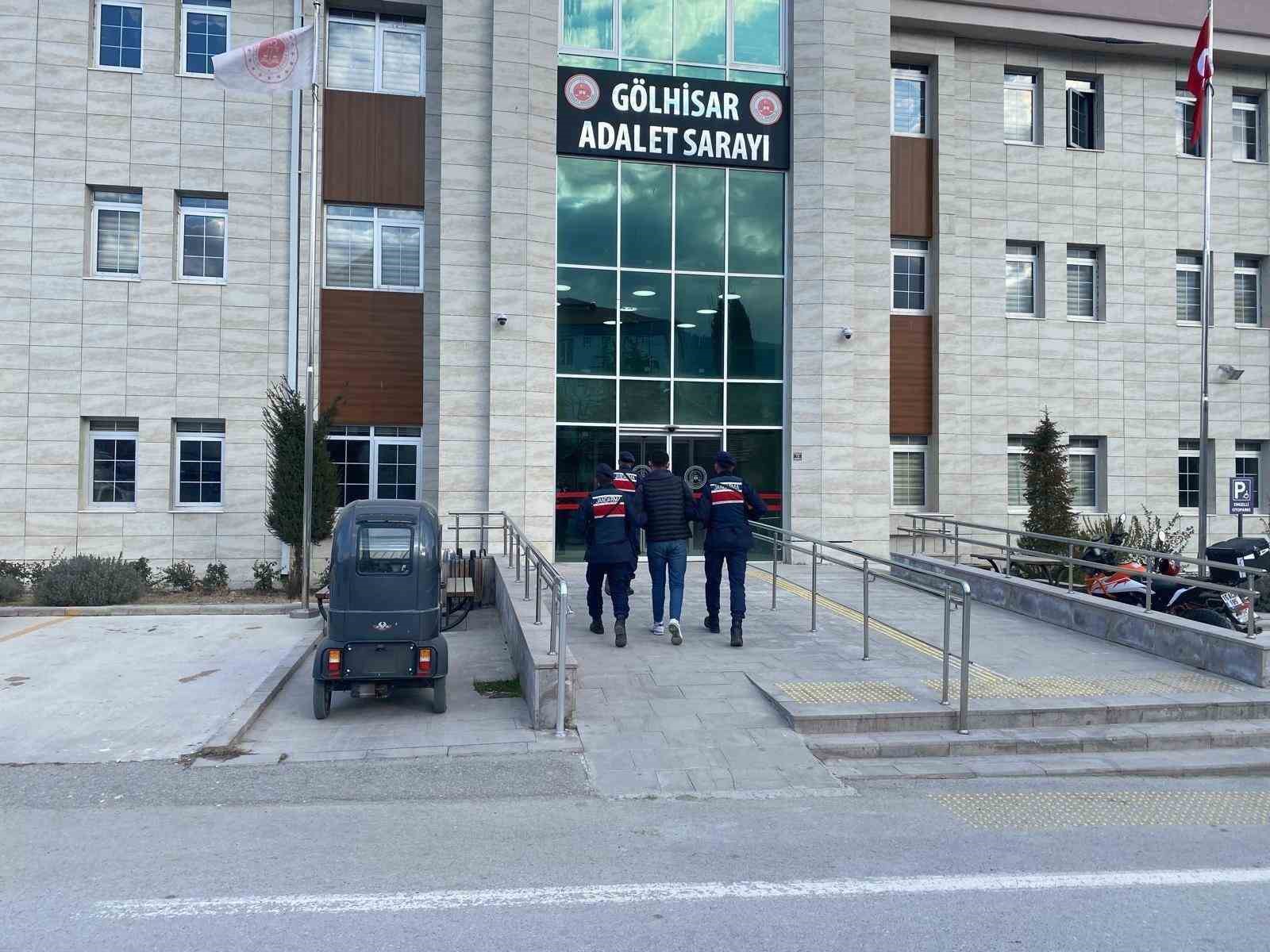 Burdur’da kaçakçılık ve uyuşturucu operasyonlarında 5 kişi tutuklandı
