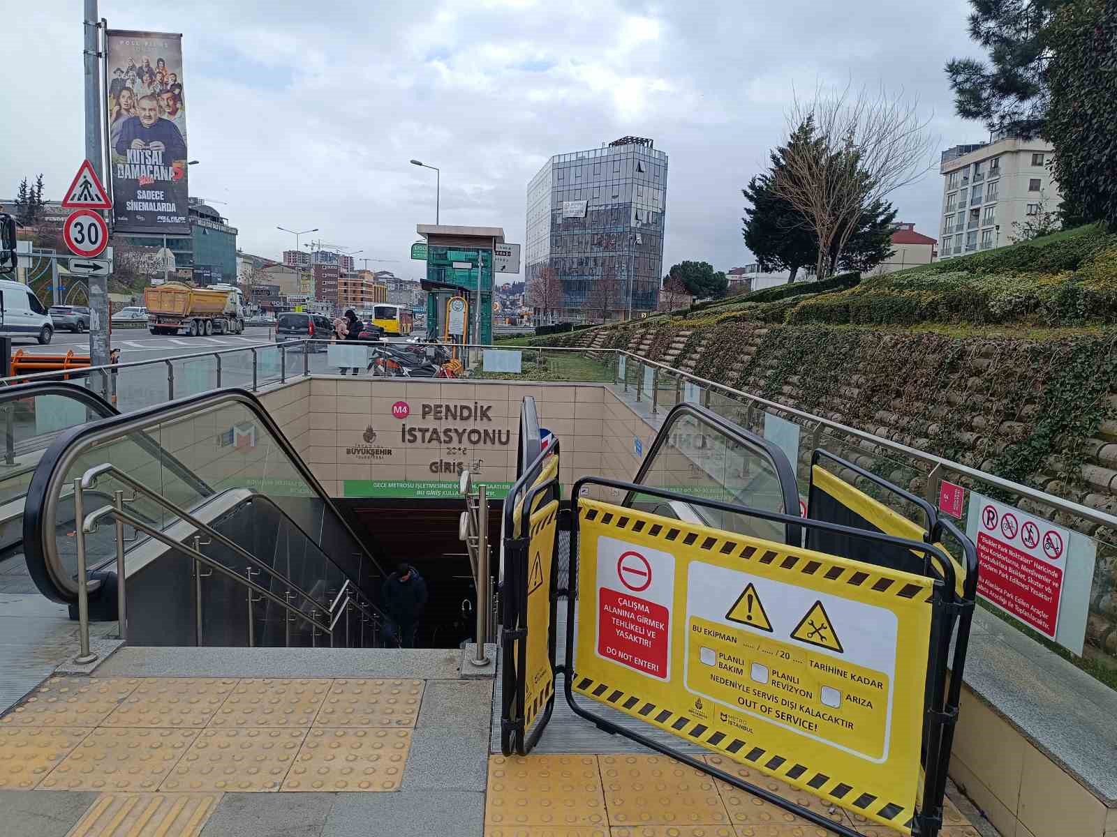 Pendik metroda yürüyen merdiven faciası: Yaşlı kadının parmakları koptu
