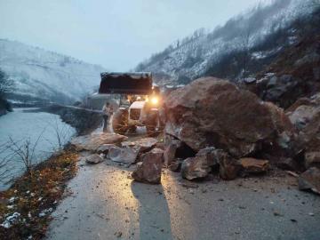 Ordu’da heyelan nedeniyle kapanan yol ulaşıma açıldı
