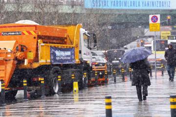 Şişli’de karla mücadele aralıksız devam ediyor
