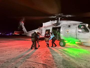 Gökçeada’da rahatsızlanan hasta askeri helikopterle Çanakkale’ye getirildi
