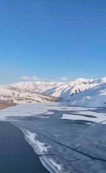 Kısmen donan Dilimli Barajı havadan görüntülendi
