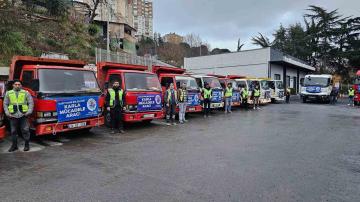 Kağıthane Belediyesi karla mücadele için tam kadro sahada
