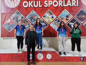 58 sporcu bilek güreşinde yarıştı
