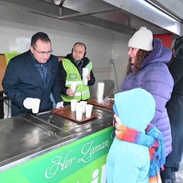 Gaziosmanpaşa’da soğuk havalarda 2 bin kişiye sıcak çorba ikramı
