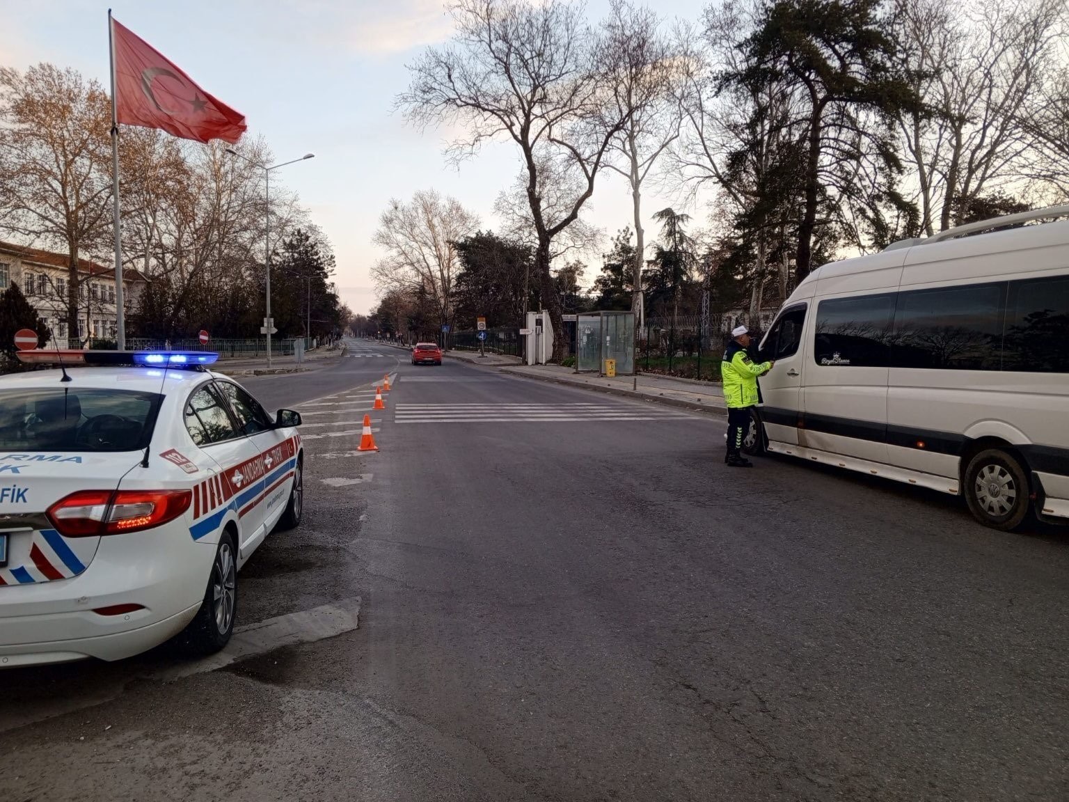 Kırklareli’nde trafik denetimi: 431 sürücüye işlem yapıldı
